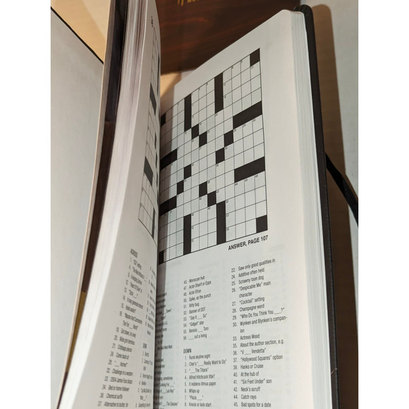 Hallmark Movie & Mysteries Movie Cues & Crossword Game Mint - Picture 5 of 10